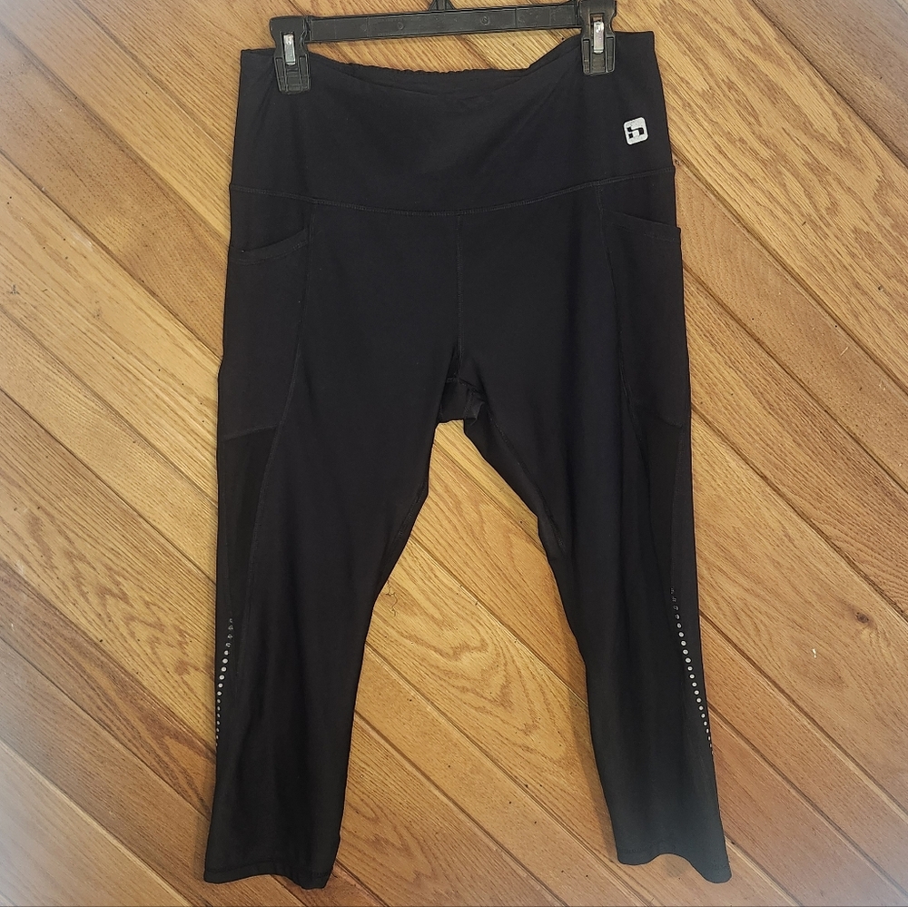 Hind large black cropped leggings with 3 pockets, mesh, and polka dot design